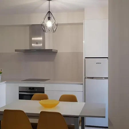 Apartment 2 D Flores *